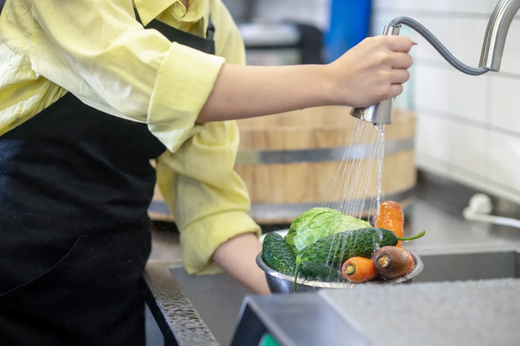 Por que alguns alimentos não devem ser lavados antes do preparo?