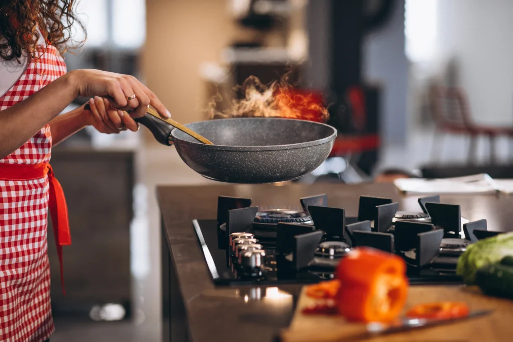 Aqui vamos revelar quais são os deslizes mais comuns na cozinha, explicar por que eles acontecem e como corrigir cada um de forma prática.
