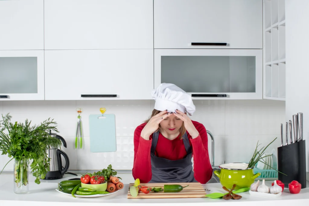 10 Erros Comuns na Cozinha que Você Provavelmente Comete — e Como Evitá-los